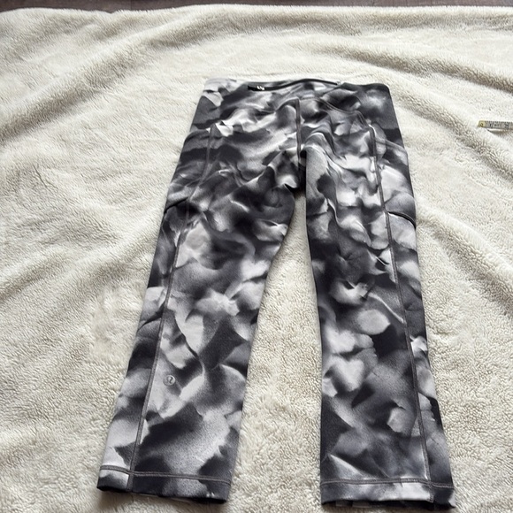 Lululemon Speed Up Crop 21" Blush Blossom Alpine White Black Size 4 - Picture 7 of 10